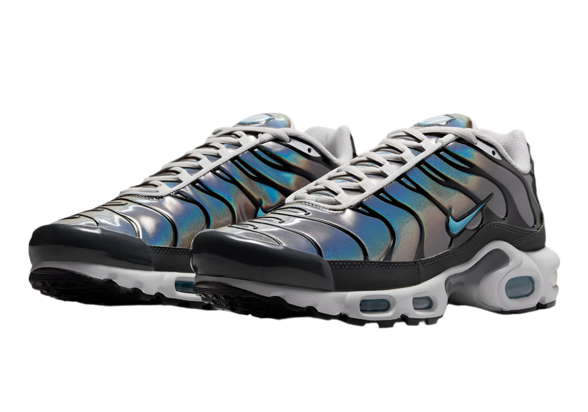 www.sneakernews.com